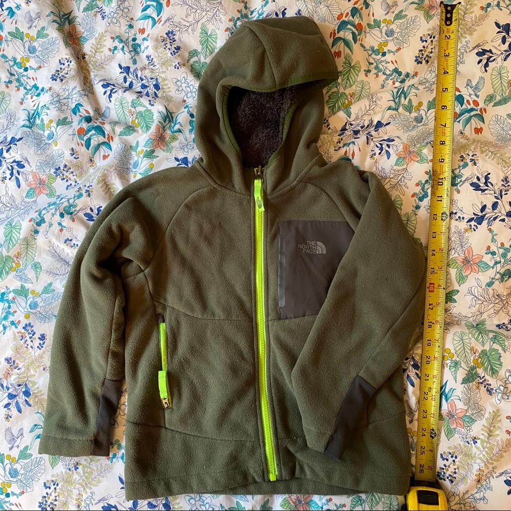 Fleece hoodie lined in cozy sherpa